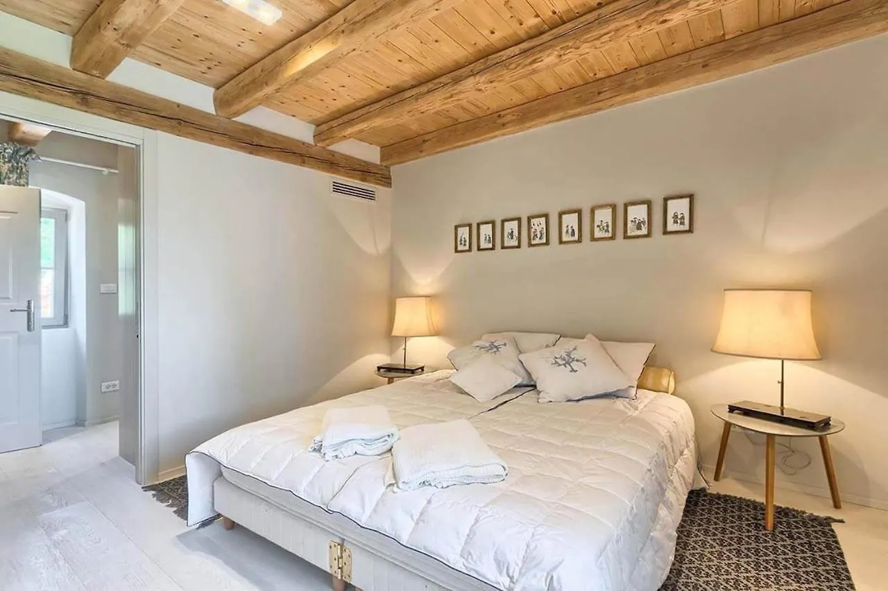 Family Villa Charlotta With Pool In Visnjan Radovani 克罗地亚