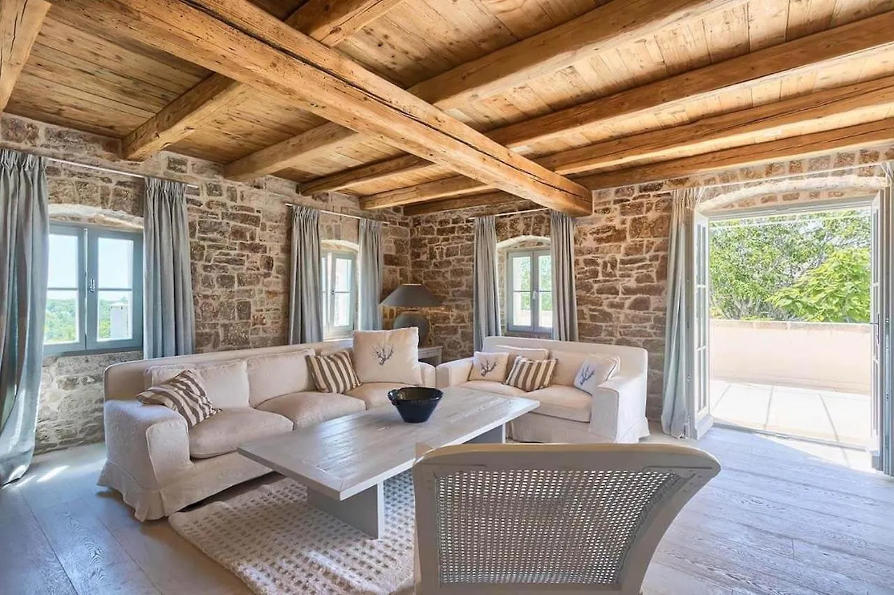 Family Villa Charlotta With Pool In Visnjan Radovani 克罗地亚