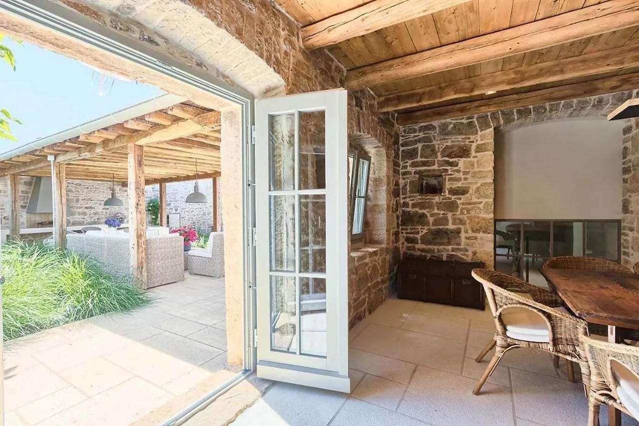 Family Villa Charlotta With Pool In Visnjan Radovani 克罗地亚