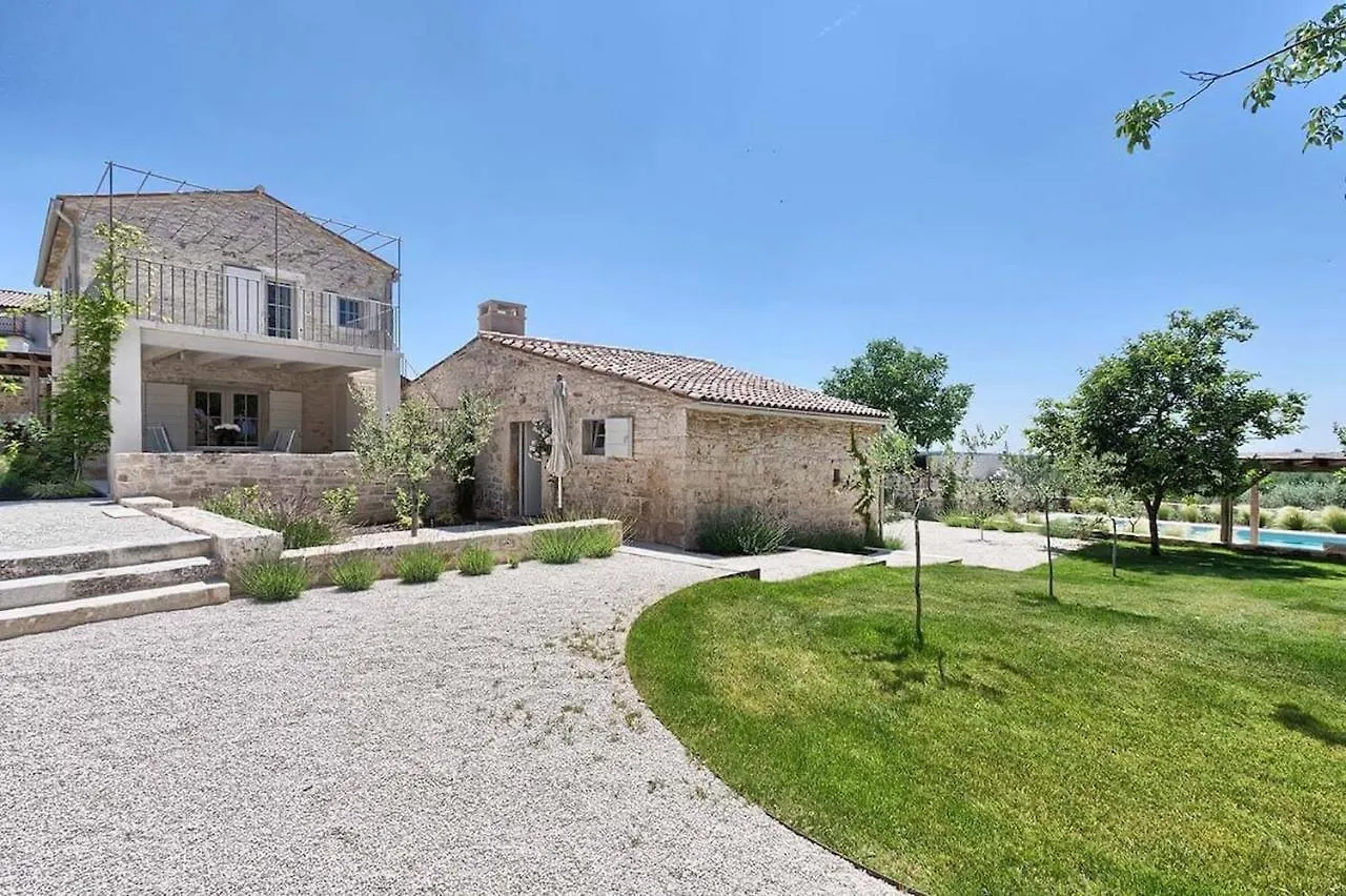 Family Villa Charlotta With Pool In Visnjan Radovani 克罗地亚